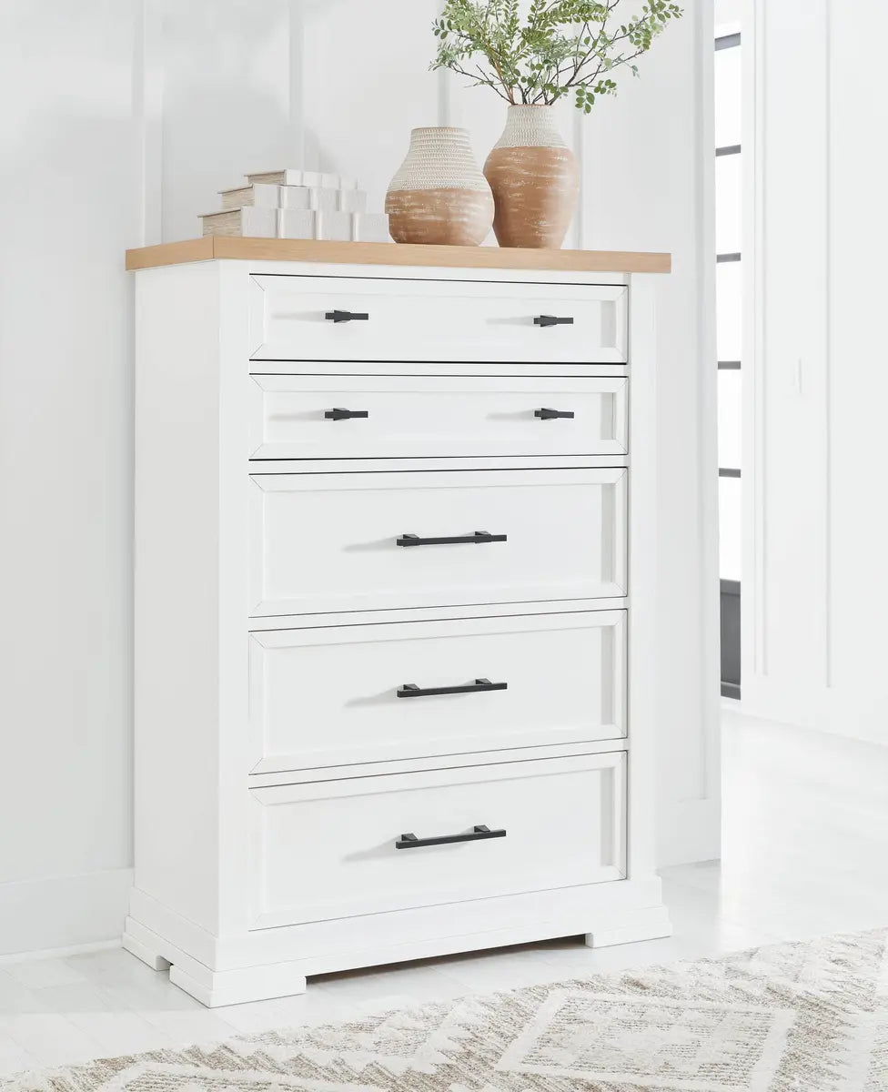 Ashbryn chest drawer detail